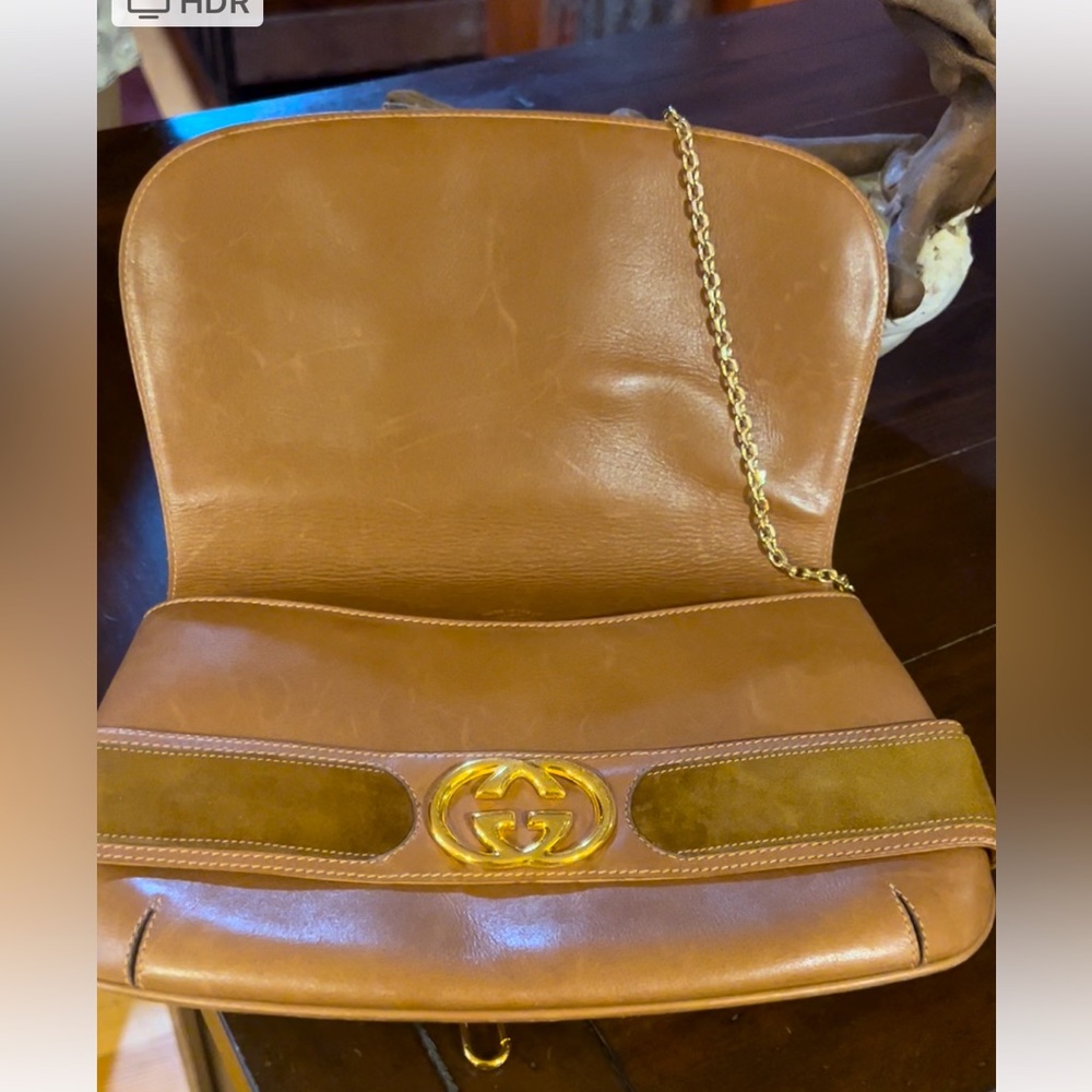 ❗️SOLD❗️Gucci Clutch😍Beautiful very unique Piece vintg great cond 11”x6.5😍😍 - Picture 10 of 16